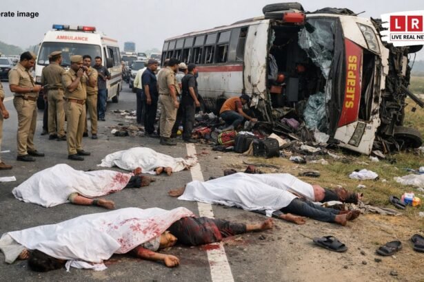 Bus overturned on Purvanchal Expressway near Lucknow Gosainganj accident site