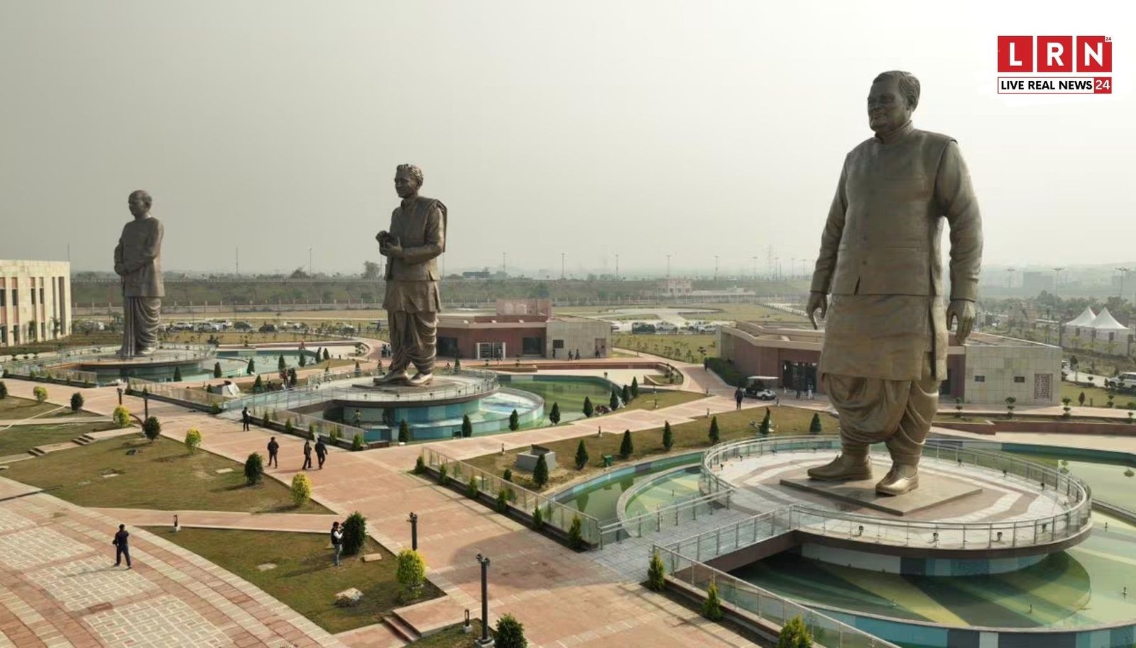 राष्ट्र प्रेरणा स्थल टिकट सस्ता होने के बाद लखनऊ स्थित म्यूजियम परिसर का दृश्य