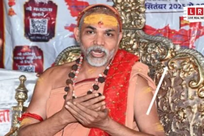 वाराणसी में शंकराचार्य अविमुक्तेश्वरानंद पर लगे यौन शोषण मामले में कोर्ट परिसर का दृश्य