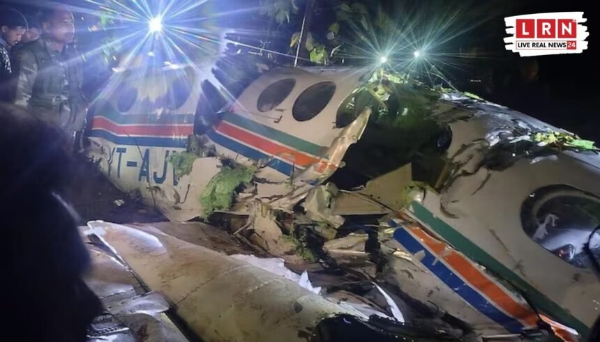 चतरा के समरिया जंगल में क्रैश हुए एयर एंबुलेंस के जले हुए मलबे का दृश्य