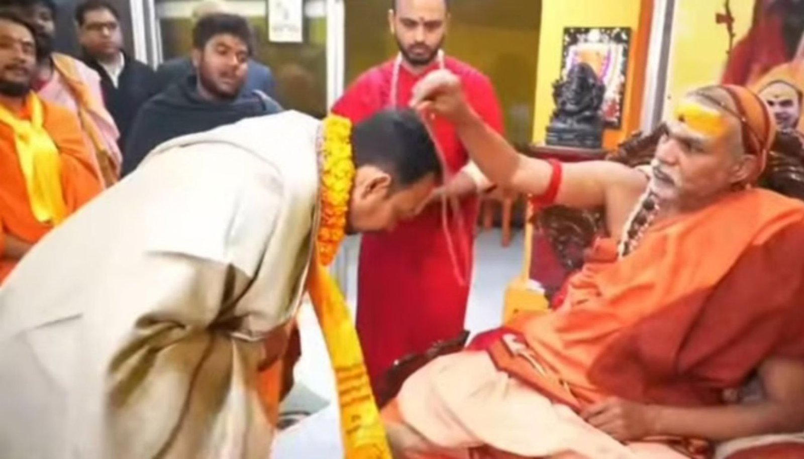 SC-ST एक्ट के खिलाफ 7 फरवरी से दिल्ली में आंदोलन, शंकराचार्य से आशीर्वाद लेकर अलंकार अग्निहोत्री का बड़ा एलान