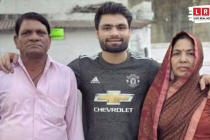 ग्रेटर नोएडा के यथार्थ अस्पताल में भर्ती रिंकू सिंह के पिता की जानकारी लेते रिंकू सिंह