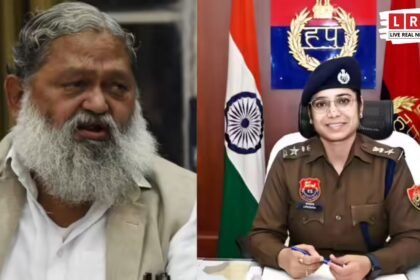 उपासना सिंह कैथल बैठक में अनिल विज के साथ चर्चा करती हुई