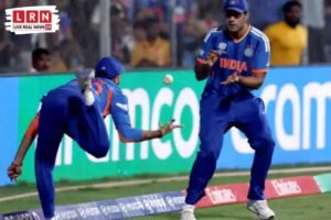 वानखेड़े स्टेडियम में भारत-इंग्लैंड टी20 वर्ल्ड कप सेमीफाइनल में अक्षर पटेल का शानदार कैच