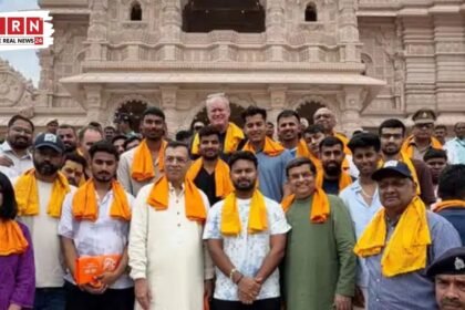 LSG खिलाड़ियों द्वारा अयोध्या राम मंदिर में दर्शन करते हुए, ऋषभ पंत और संजीव गोयनका गले मिलते हुए