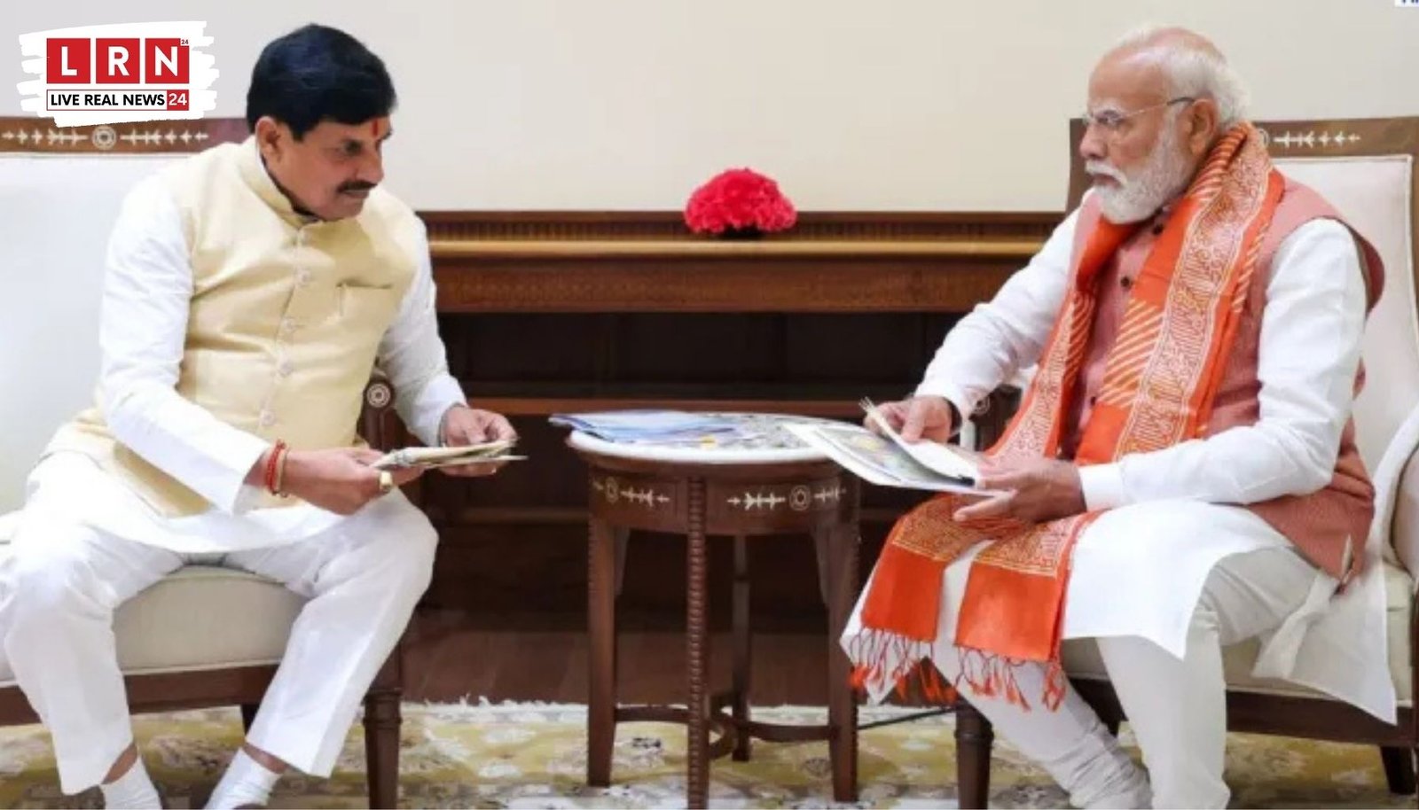 नई दिल्ली में प्रधानमंत्री से मुलाकात के दौरान मध्यप्रदेश के मुख्यमंत्री ने किसानों, महिलाओं, युवाओं और गरीबों के कल्याण के लिए चल रही योजनाओं की दी जानकारी।