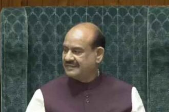 लोकसभा में बड़ा फैसला: 8 विपक्षी सांसदों का निलंबन रद्द, स्पीकर बोले- AI तस्वीरें और पोस्टर न दिखाएं