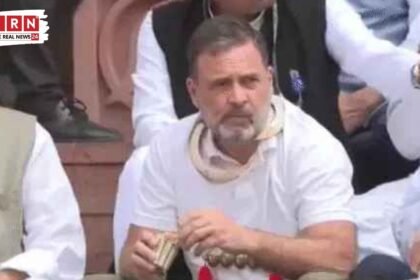 राहुल गांधी पर 204 रिटायर्ड अफसरों का हमला: संसद में विरोध को बताया मर्यादा के खिलाफ, मांगी माफी