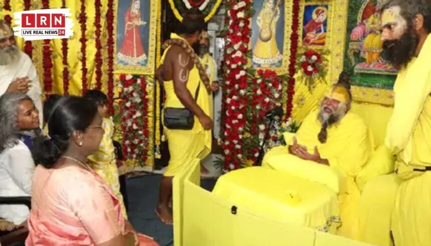 सुबह 7 बजे आश्रम पहुंचीं राष्ट्रपति, 25 मिनट चली आध्यात्मिक चर्चा; ‘राधे-राधे’ से हुआ स्वागत