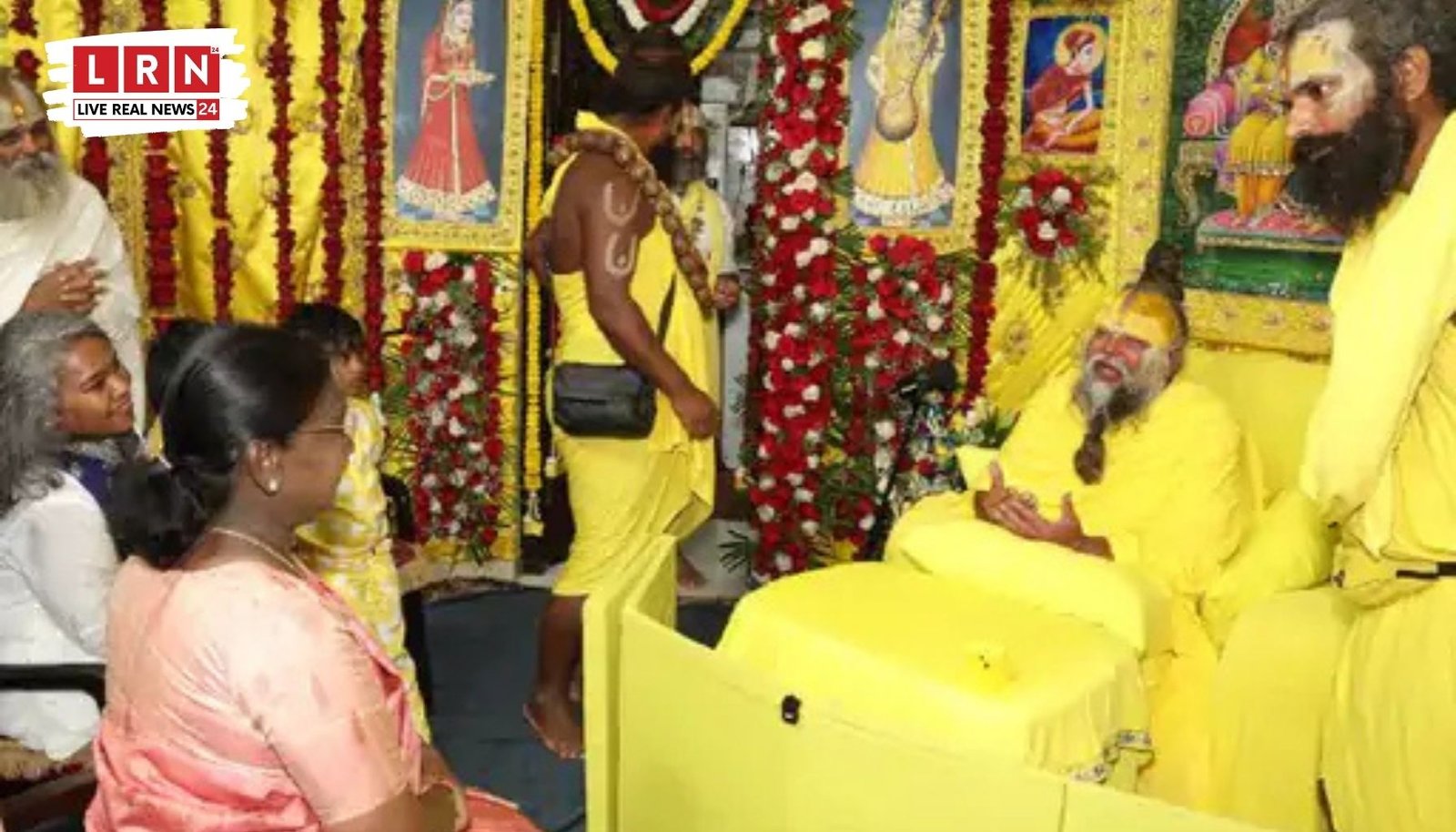 सुबह 7 बजे आश्रम पहुंचीं राष्ट्रपति, 25 मिनट चली आध्यात्मिक चर्चा; &lsquo;राधे-राधे&rsquo; से हुआ स्वागत