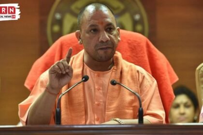 CM Yogi Adityanath giving benefits to Anganwadi workers on International Women Day in Uttar Pradesh