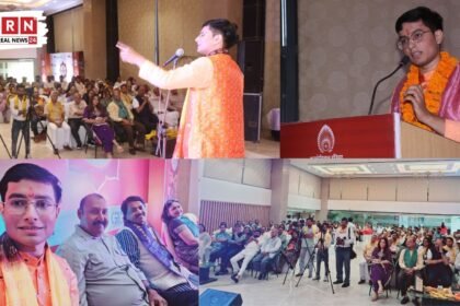 आगरा में समिधा कवि सम्मेलन के दौरान मंच पर कविता पाठ करते कवि