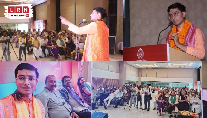 आगरा में समिधा कवि सम्मेलन के दौरान मंच पर कविता पाठ करते कवि