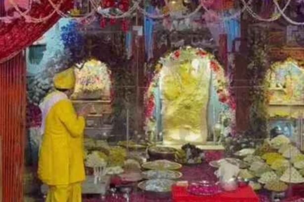 मेहंदीपुर बालाजी में 1100 किलो पंचामृत से महाअभिषेक, हेलिकॉप्टर से पुष्पवर्षा ने बनाया माहौल दिव्य