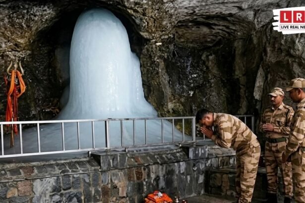अमरनाथ धाम से बड़ी खबर: गुफा में बना विशाल हिम शिवलिंग, BSF जवानों ने किए दर्शन