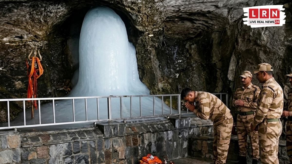 अमरनाथ धाम से बड़ी खबर: गुफा में बना विशाल हिम शिवलिंग, BSF जवानों ने किए दर्शन