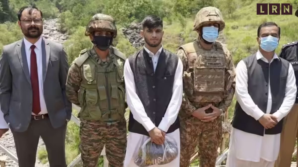 LoC पार कर प्रेमिका से मिलने भारत पहुंचे POK निवासी जीशान अहमद मीर की भावुक विदाई।