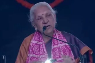 AKTU दीक्षांत समारोह में छात्रों को संबोधित करतीं उत्तर प्रदेश की राज्यपाल आनंदीबेन पटेल।