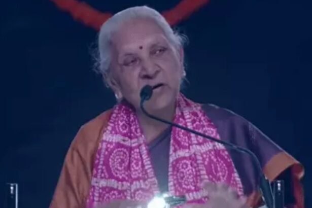AKTU दीक्षांत समारोह में छात्रों को संबोधित करतीं उत्तर प्रदेश की राज्यपाल आनंदीबेन पटेल।