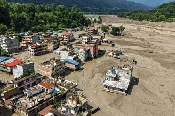 नेपाल में बाढ़ ने मचाई ऐसी तबाही कि 165 शव मिले, 1500 लापता! 300 भारतीयों की तलाश, गंडक के उफान से भारत में भी बढ़ी चिंता