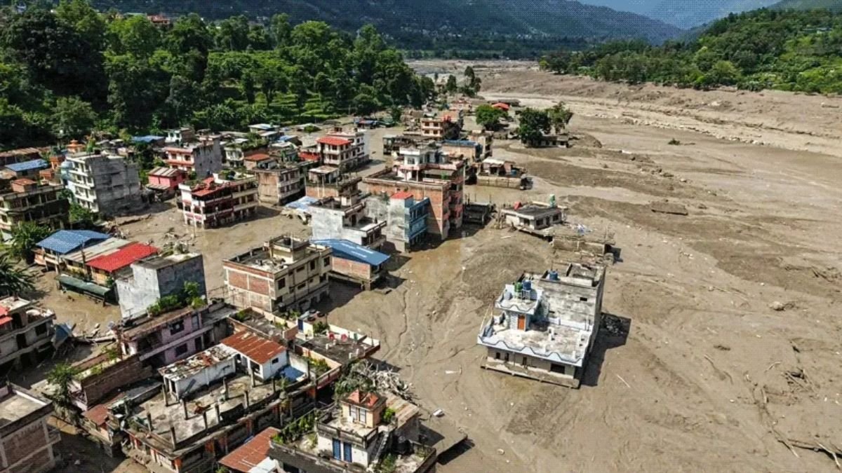 नेपाल में बाढ़ ने मचाई ऐसी तबाही कि 165 शव मिले, 1500 लापता! 300 भारतीयों की तलाश, गंडक के उफान से भारत में भी बढ़ी चिंता