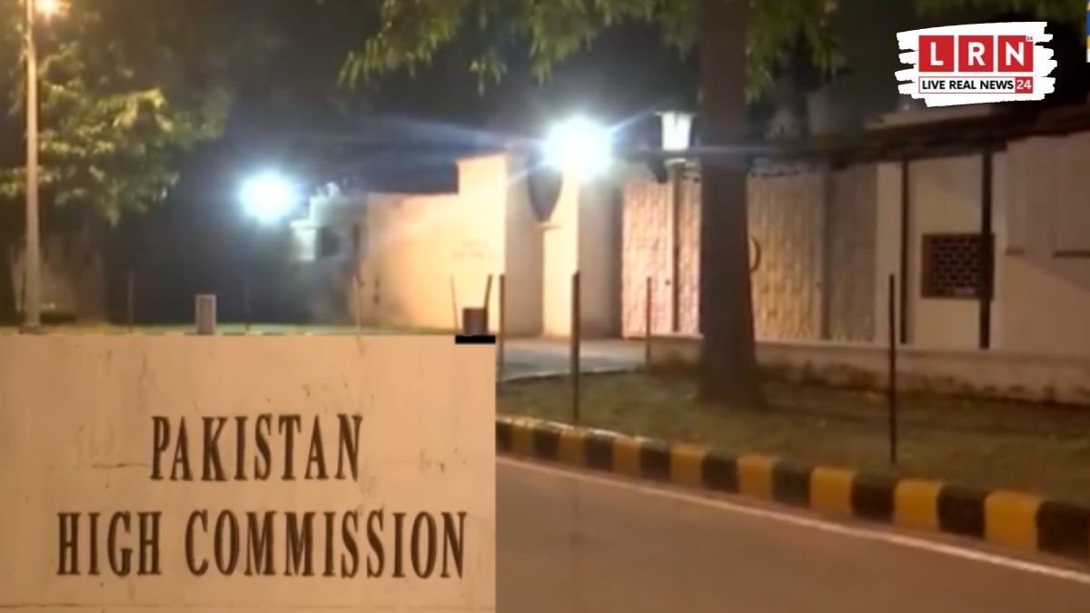 पाकिस्तान की हरकत का भारत ने दिया जवाब, दिल्ली में हाई कमीशन के बाहर चला बुलडोजर; सुरक्षा घेरे पर भी बड़ा फैसला