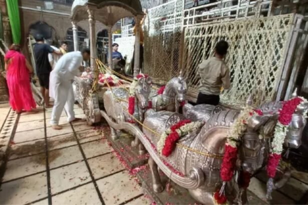 बांकेबिहारी मंदिर के चांदी के रथ पर क्यों मचा बवाल? नोटिस के बाद सेवायतों में रोष, अब कानूनी राय से खुलेगा राज