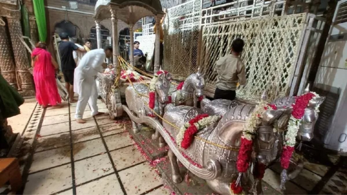 बांकेबिहारी मंदिर के चांदी के रथ पर क्यों मचा बवाल? नोटिस के बाद सेवायतों में रोष, अब कानूनी राय से खुलेगा राज