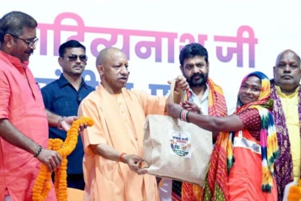 काशी में CM योगी का बड़ा संदेश! 600 से ज्यादा सफाई कर्मियों का सम्मान, बोले- माफिया की जगह अब मिट्टी में है
