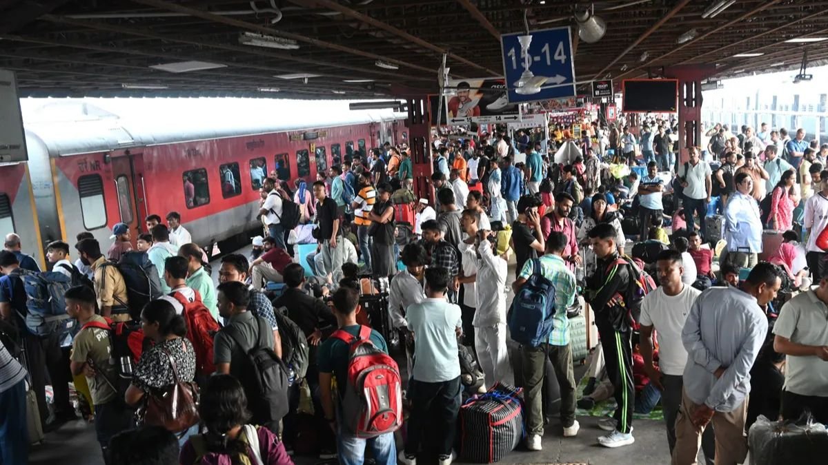 दिवाली-छठ पर घर जाने वालों के लिए बड़ी राहत! रेलवे चलाएगा हजारों स्पेशल ट्रेन फेरे, जानें यूपी-बिहार के यात्रियों को कितना फायदा